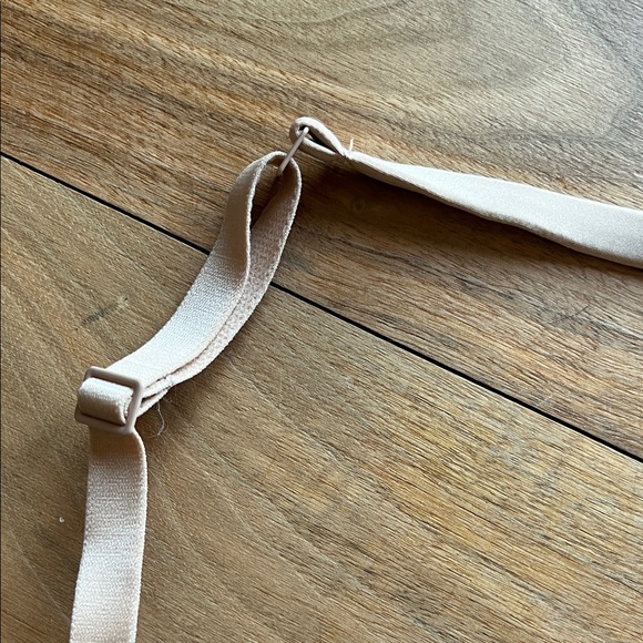 SKIMS Seamless Tan Pushup Bra Unworn - Picture 6 of 9